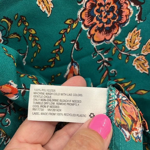 Xhilaration Women’s Green Ruffled Floral Blouse with Flutter Sleeves size XL - Picture 7 of 7